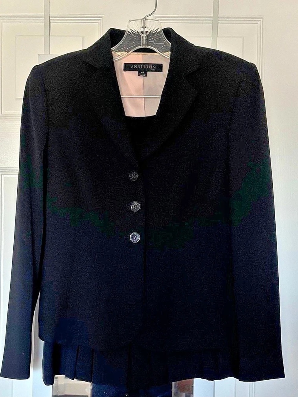 Anne Klein Black Pleated Skirt Suit Like New 4P